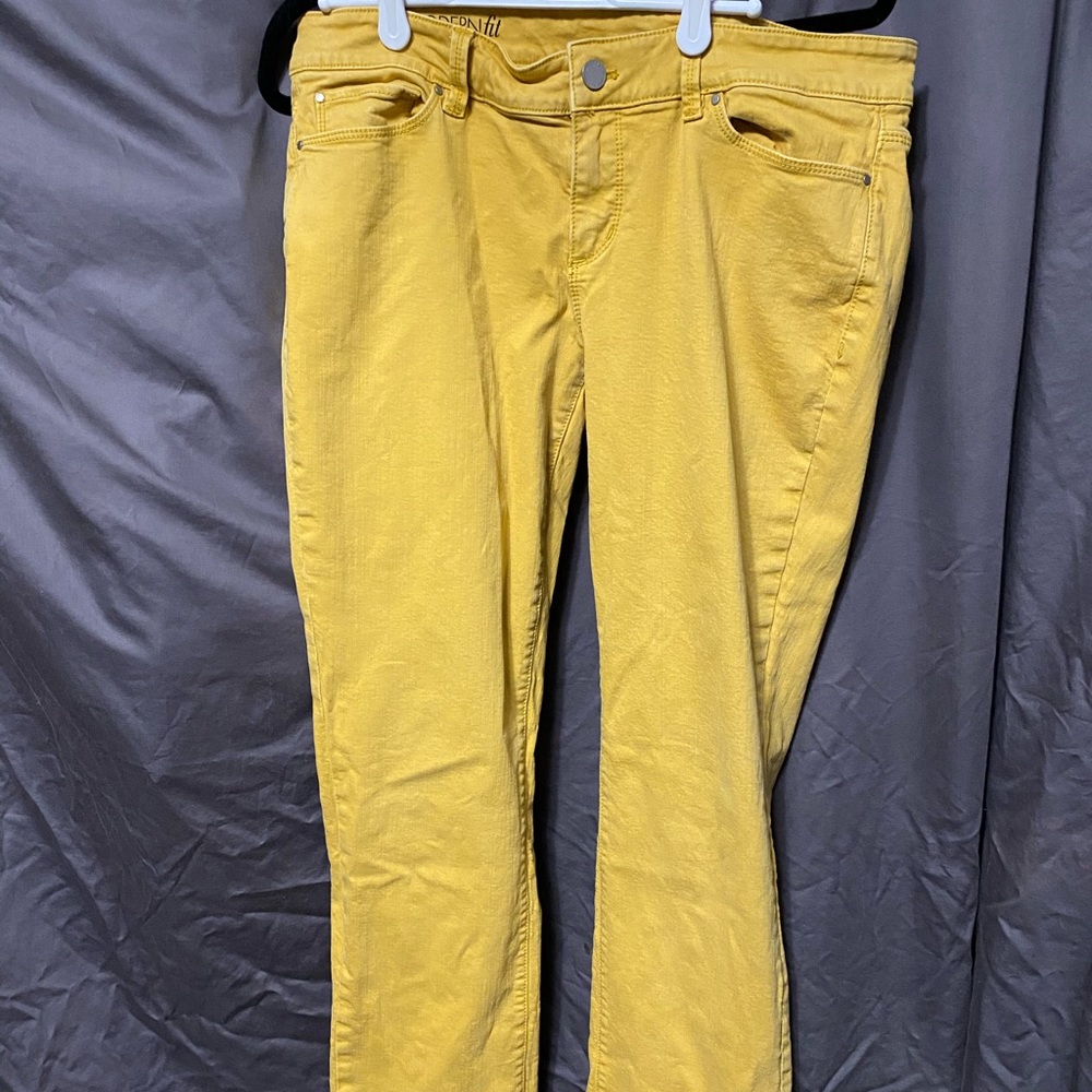 Women’s yellow skinny jeans